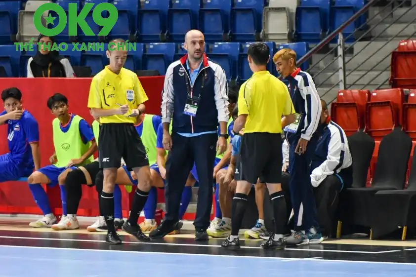 HLV Eloy Alonso quyết tâm cùng U16 futsal Thái Lan giành chiến thắng ở trận tranh Hạng Ba HLV Eloy Alonso quyết tâm cùng U16 futsal Thái Lan giành chiến thắng ở trận tranh Hạng Ba
